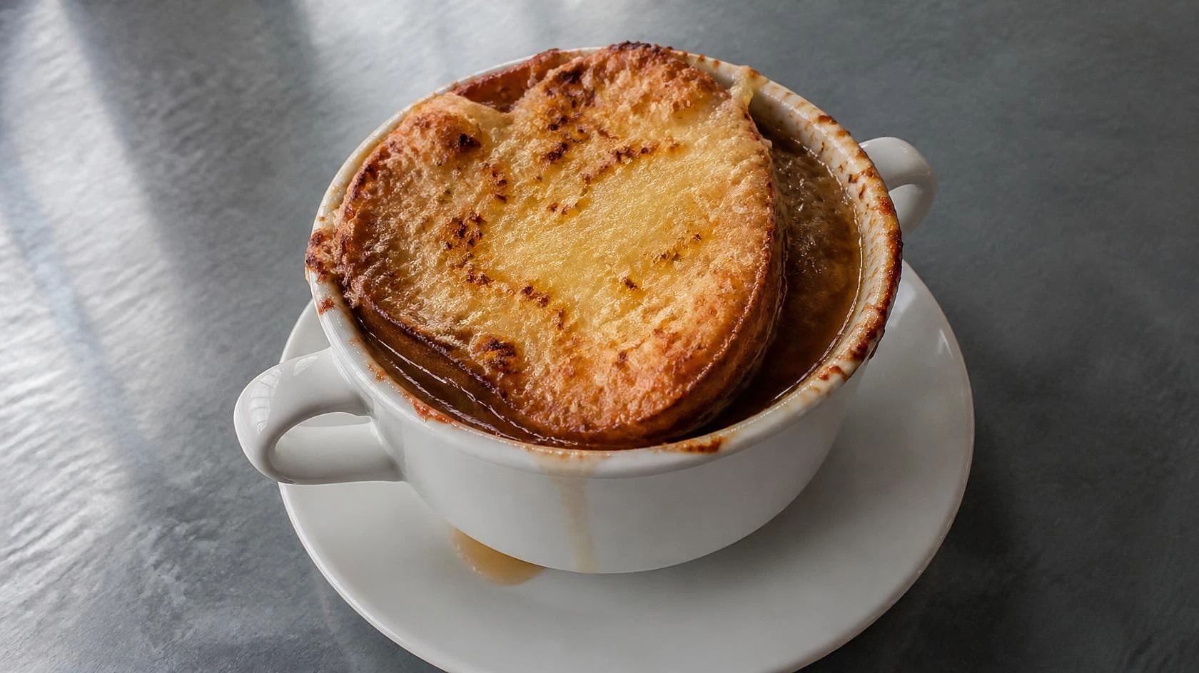 AI-made picture of Soupe à l'oignon d'Eugène