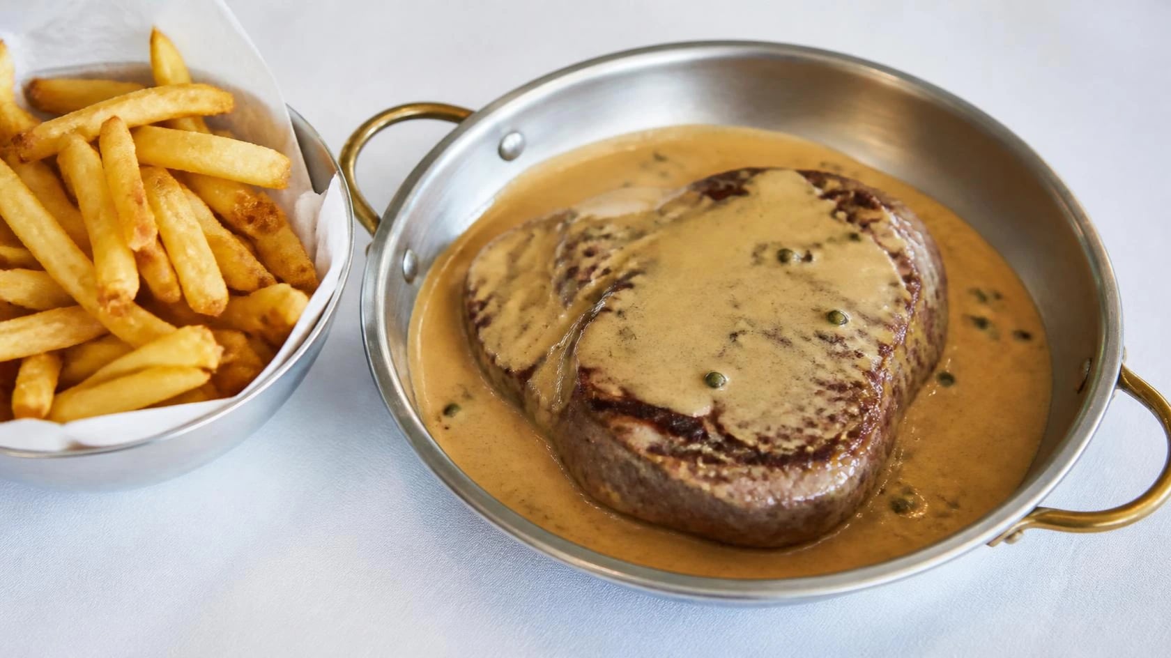 AI-made picture of Bife à Café de São Bento