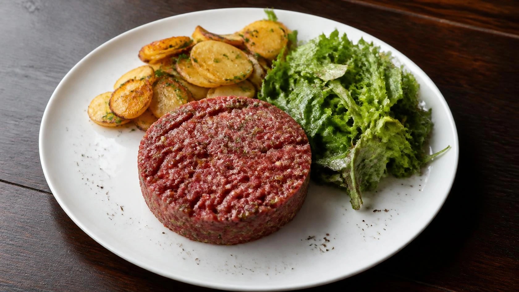 AI-made picture of Steak tartare « Spécialité Maison »